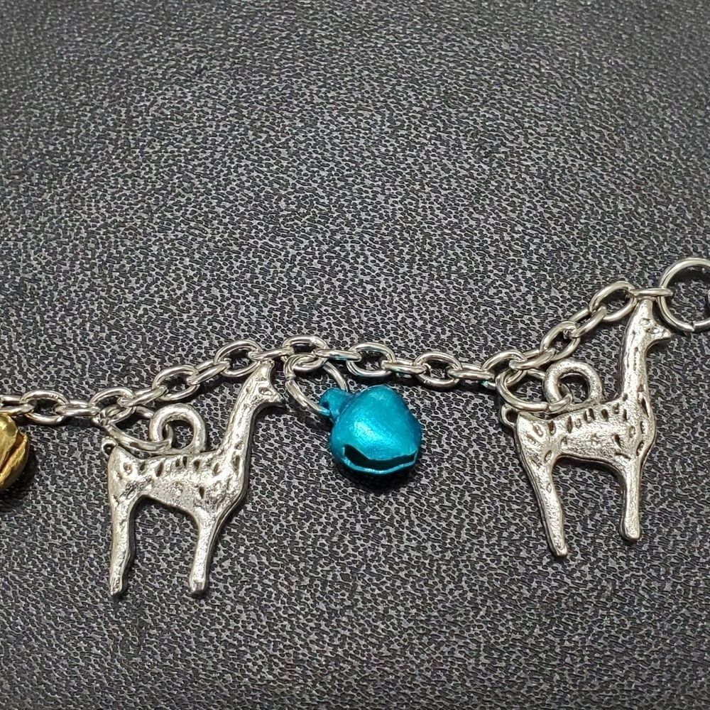 Silver tone no drama llama charm bracelet 7-9"